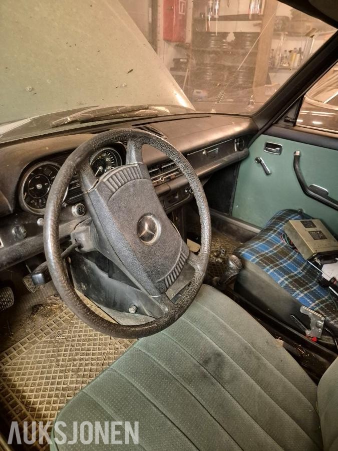 1975 Mercedes-Benz 230, 230 Diesel Ambulanse, Ukjent KM. Lokasjon Råde Østfold